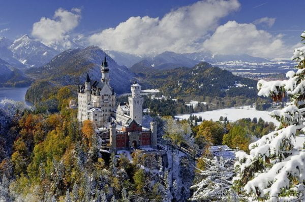 Neuschwanstein Castle in Winter 3000 Piece Puzzle - Ravensburger
